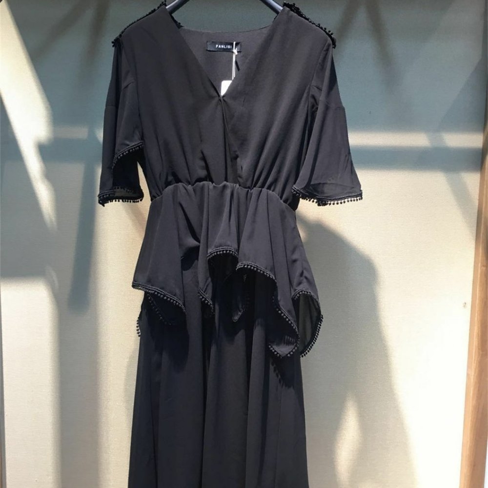 Summer V-shaped dark skirt